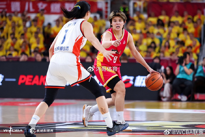 开云体育下载-绝境逆袭！四川女篮3-2险胜山西，四年三冠铸就WCBA王朝 李缘斩获FMVP|山西女篮|德怀特·霍华德|奥斯汀|王思雨|翟若云_新浪体育_新浪新闻