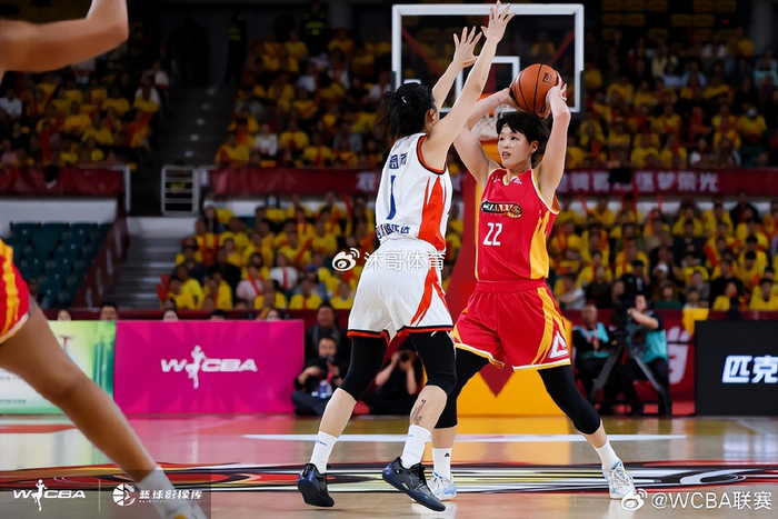 开云体育下载-绝境逆袭！四川女篮3-2险胜山西，四年三冠铸就WCBA王朝 李缘斩获FMVP|山西女篮|德怀特·霍华德|奥斯汀|王思雨|翟若云_新浪体育_新浪新闻