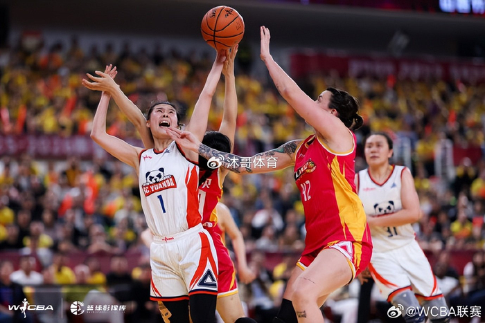 开云体育下载-绝境逆袭！四川女篮3-2险胜山西，四年三冠铸就WCBA王朝 李缘斩获FMVP|山西女篮|德怀特·霍华德|奥斯汀|王思雨|翟若云_新浪体育_新浪新闻